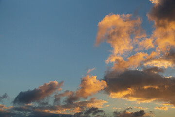 close-up sunset background on a cloudy day.