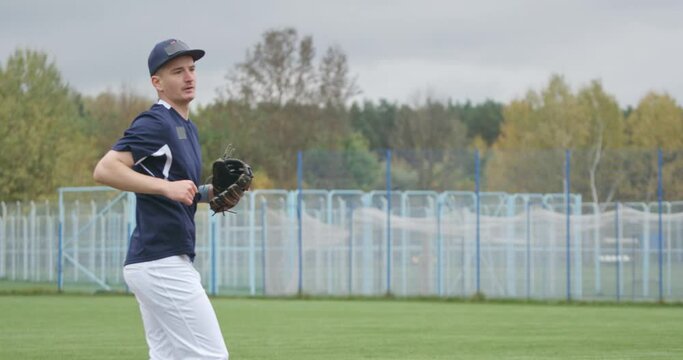 Baseball tournament, the pitcher catches a fastball and sends a pass to another player, sports in college.