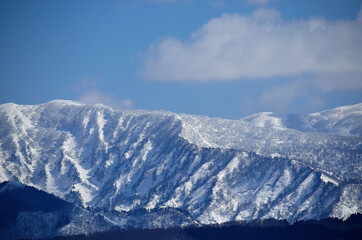 冬の晴天下の竜門山