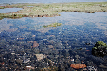 잔잔하게 멈춰있는 물결