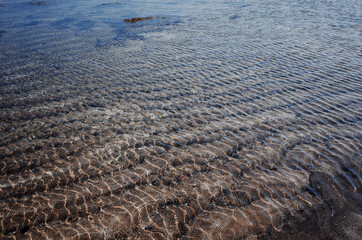 잔잔하게 멈춰있는 물결