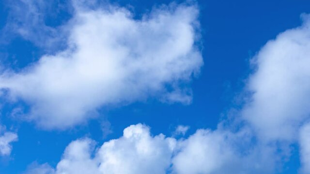 4K リゾートの青い空のタイムラプス