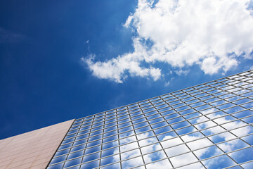 都会のオフィスビルイメージ