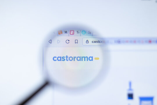 New York, USA - 29 September 2020: castorama.fr Castorama company website with logo close up, Illustrative Editorial