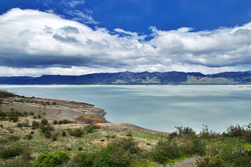 Fototapeta na wymiar Lago argentino lake in El Calafate, Patagonia, Argentina