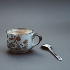 café espresso style pop art coloré photo studio publicitaire publicité petit déjeuner ou travail au bureau qualité du service machine à café