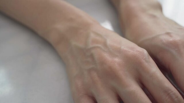 Close-up of human hand blood veins on the back hand - 4K Real Time Footage
