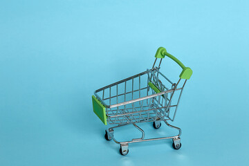 Empty grocery cart from the supermarket. the concept of less shopping, driving consumer behavior, the effect of online shopping, business reduction Quarantine.