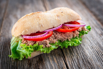 sandwich with canned tuna