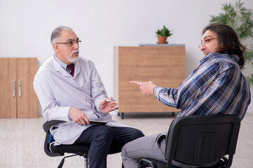 Doctor visiting patient in the hospital