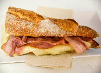 bacon sandwich with cheese