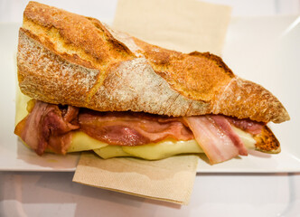 bacon sandwich with cheese