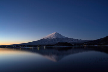 河口湖からの月夜の富士山