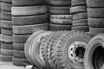 Obraz premium Bekasi / indonesia 25 September 2020. a pile of used car tires in black and white, suitable for wall paper, selective focus