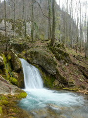 Obraz premium An azure waterfall on Sipote stream. Sureanu Mountains, Carpathia, Romania.
