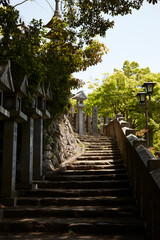 信貴山朝護孫子寺の石灯篭