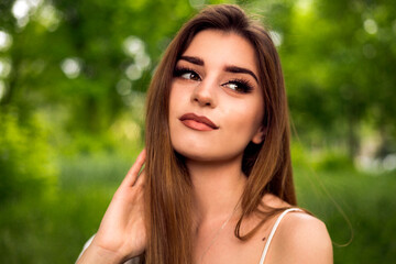 Naklejka premium woman portrait outdoor in the green park