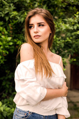 Naklejka premium woman portrait outdoor in the green park