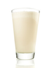 Proteinshake - Milchshake mit Vanille und Banane isoliert auf weißem Hintergrund