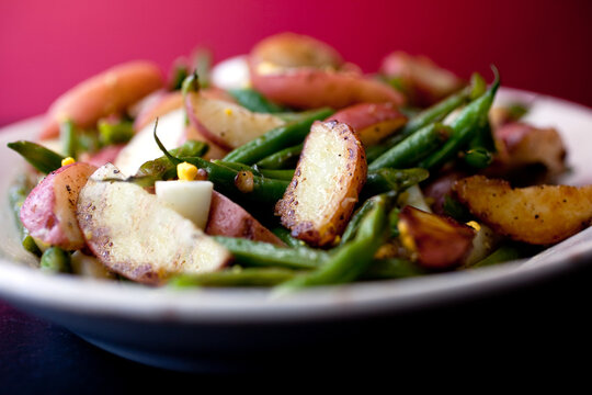 Green beans with potatoes and garlic on plate