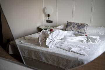 Fototapeta na wymiar Bed with a swan made of towels