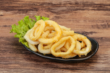 Roasted squid rings with salad