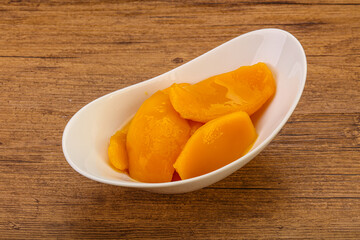 Sweet mango slices in syrop