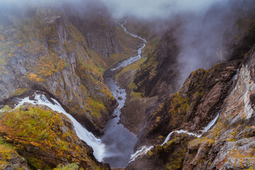 Jeden z najpopularniejszych norweskich wodospadów zwany Vøringfossen (Voringfossen)	