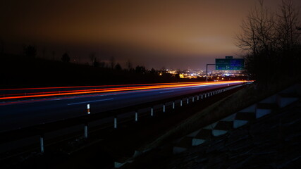 Obraz premium night traffic at night