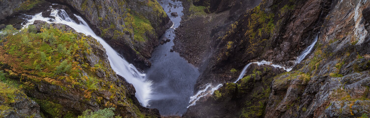 Jeden z najpopularniejszych norweskich wodospadów zwany Vøringfossen (Voringfossen)	 - obrazy, fototapety, plakaty