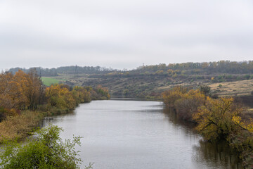 Fototapeta na wymiar Top view of the river in autumn
