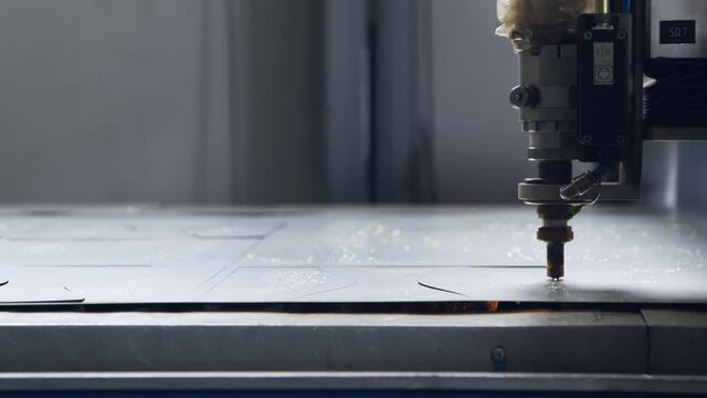 Cutting metal with plasma laser