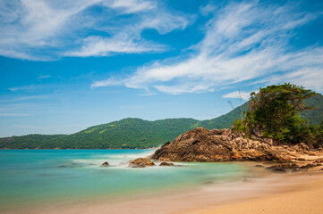 Fototapeta na wymiar View of the sea with Praia do Meio and its crystal clear waters. Trindade, Paraty, RJ.