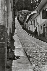 callejon, blanco y negro