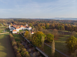 Naklejka premium autumn and nature with castle in background 