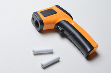 non-contact handheld pyrometer thermometer, yellow. and batteries for it.