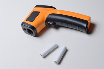 non-contact handheld pyrometer thermometer, yellow. and batteries for it.