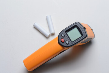 non-contact handheld pyrometer thermometer, yellow. and batteries for it.