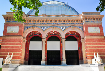 Obraz premium Velazquez Palace in Buen Retiro park, Madrid, Spain