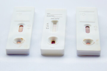 Rapid test for covid, you need a drop of blood and the result is ready within 10 minutes