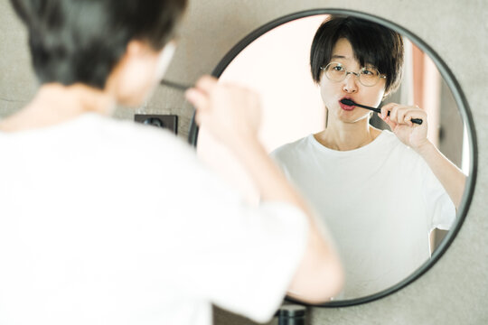 Girl is brushing teeth