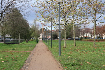 Obraz premium Le parc Bourlione, grand parc public et espace vert, ville de Corbas, département du Rhône, France
