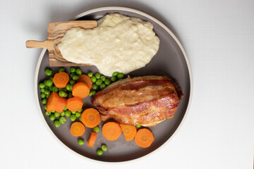 bread sauce served with a chicken breast 