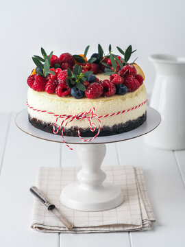 Homemade rustic cheesecake with berries