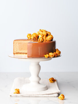 Mousse cake with caramelized popcorn