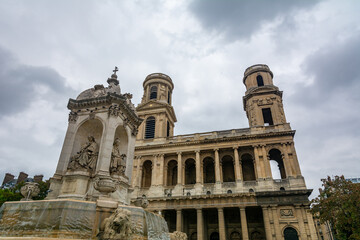 Fototapeta na wymiar Church and fountain of Saint Sulpice in Paris