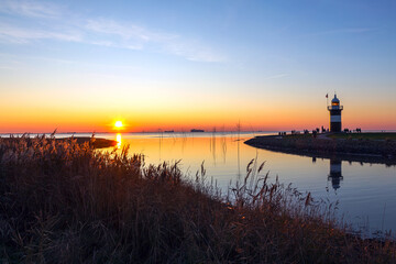 Sonnenuntergang an der Nordseeküste bei Cuxhaven, Niedersachsen