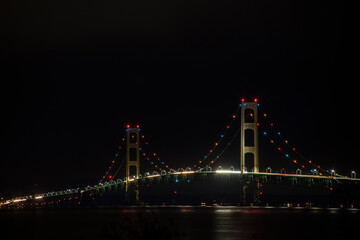 Obraz premium Mackinac Bridge at Night