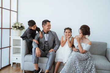 Fototapeta premium Portrait of a happy family with modern clothes. Family photo concept in the living room