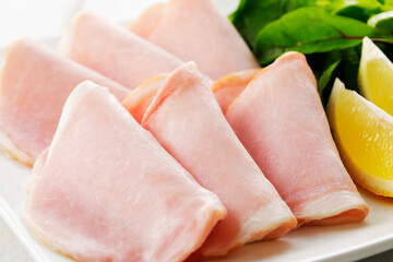 豚ロースハムの皿盛り　Served pork loin ham with salad